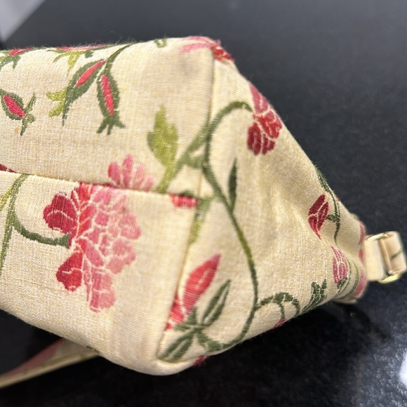 🌸🌺Kate Spade embroidered floral purse🌺🌸 - Picture 7 of 8